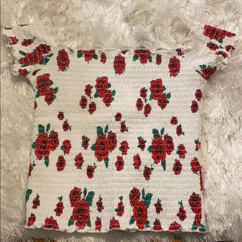 Hey guys! This is a super cute top from Hollister